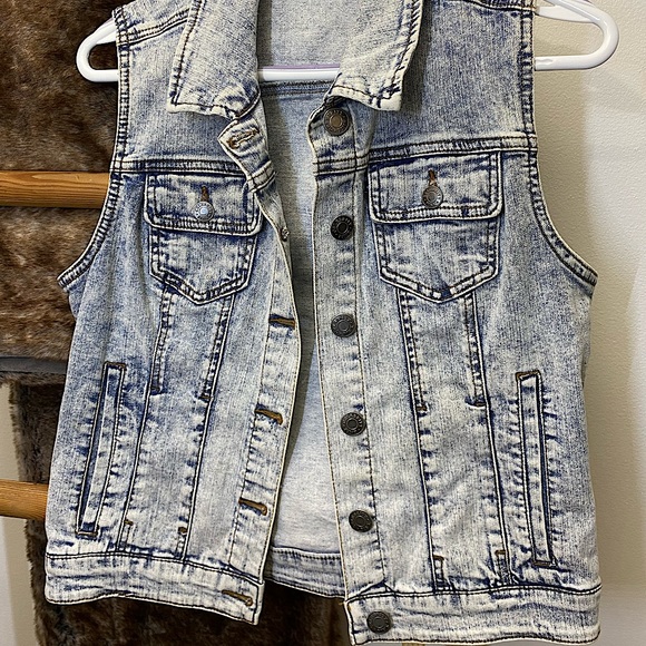 Jean vest! Great condition. - Picture 1 of 4